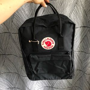 NWOT Fjallraven Kanken Backpack in Black